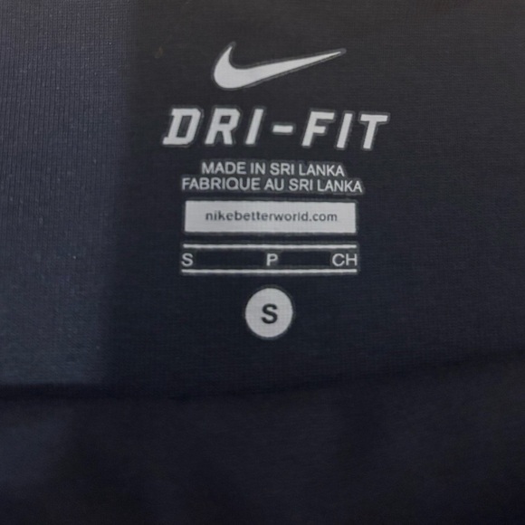 New With Tags! NIKE [S] Women's LEGEND Tight Fit Yoga/Gym Capris-Black 55214 - Picture 5 of 6